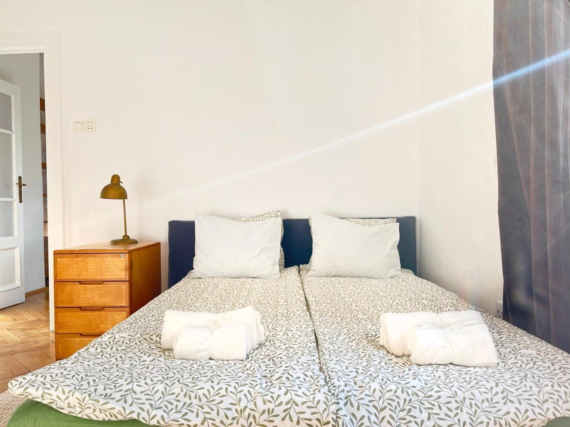 With Separate Bedroom In The Heart Of Krakow, Market Square Apartment *